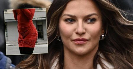 Ikona stylu? Lewandowska zapozowała w obcisłej sukience. Taki widok zaserwowała przechodniom [ZDJĘCIA]