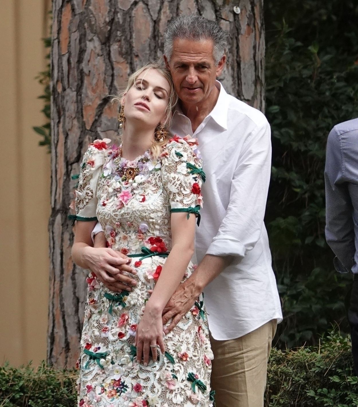 Kitty Spencer i Michael Lewis prezentują czułości przed obiektywem fotografa