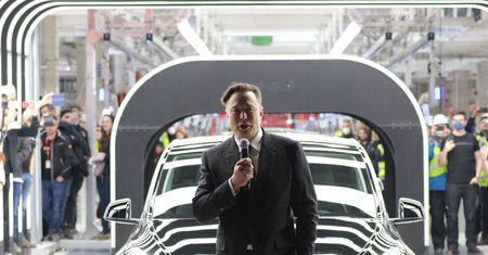 Elon Musk wycofuje się z planów cięcia zatrudnienia. Nie będzie masowych zwolnień w Tesli