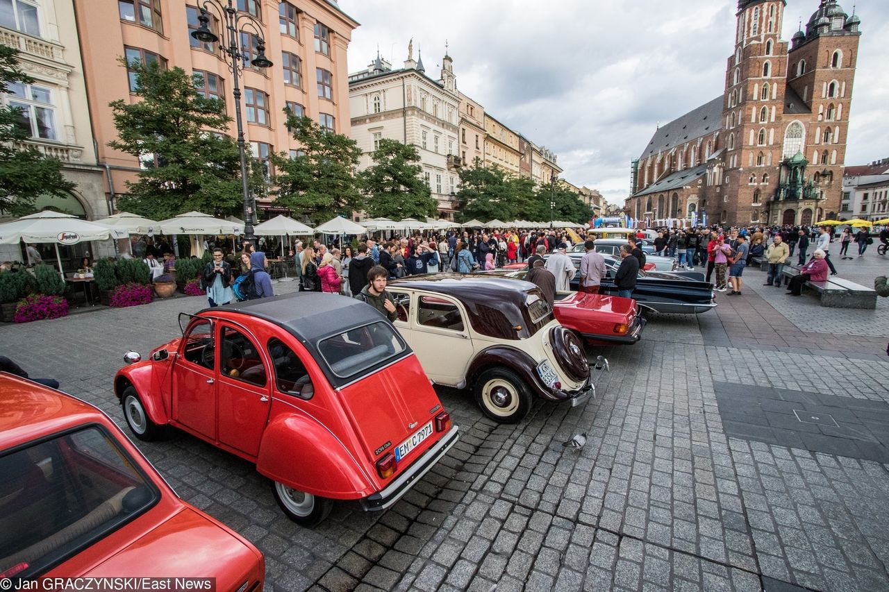 Start Rajdu Polskiego Historycznego oraz inauguracja wystawy Clasic Moto Show na Krakowksim Rynku.