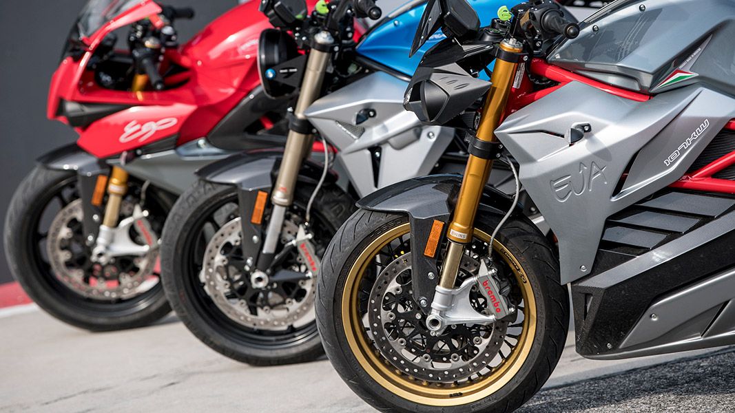 Elektryczne motocykle w Polsce. Są opinie, że technicznie to tesle na dwóch kołach.