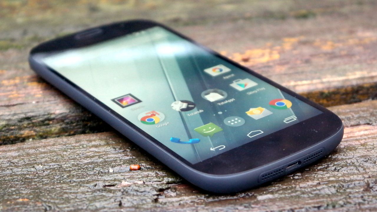 YotaPhone 2 - telefon o dwóch twarzach. Test i recenzja smartfona z ekranem E Ink 7