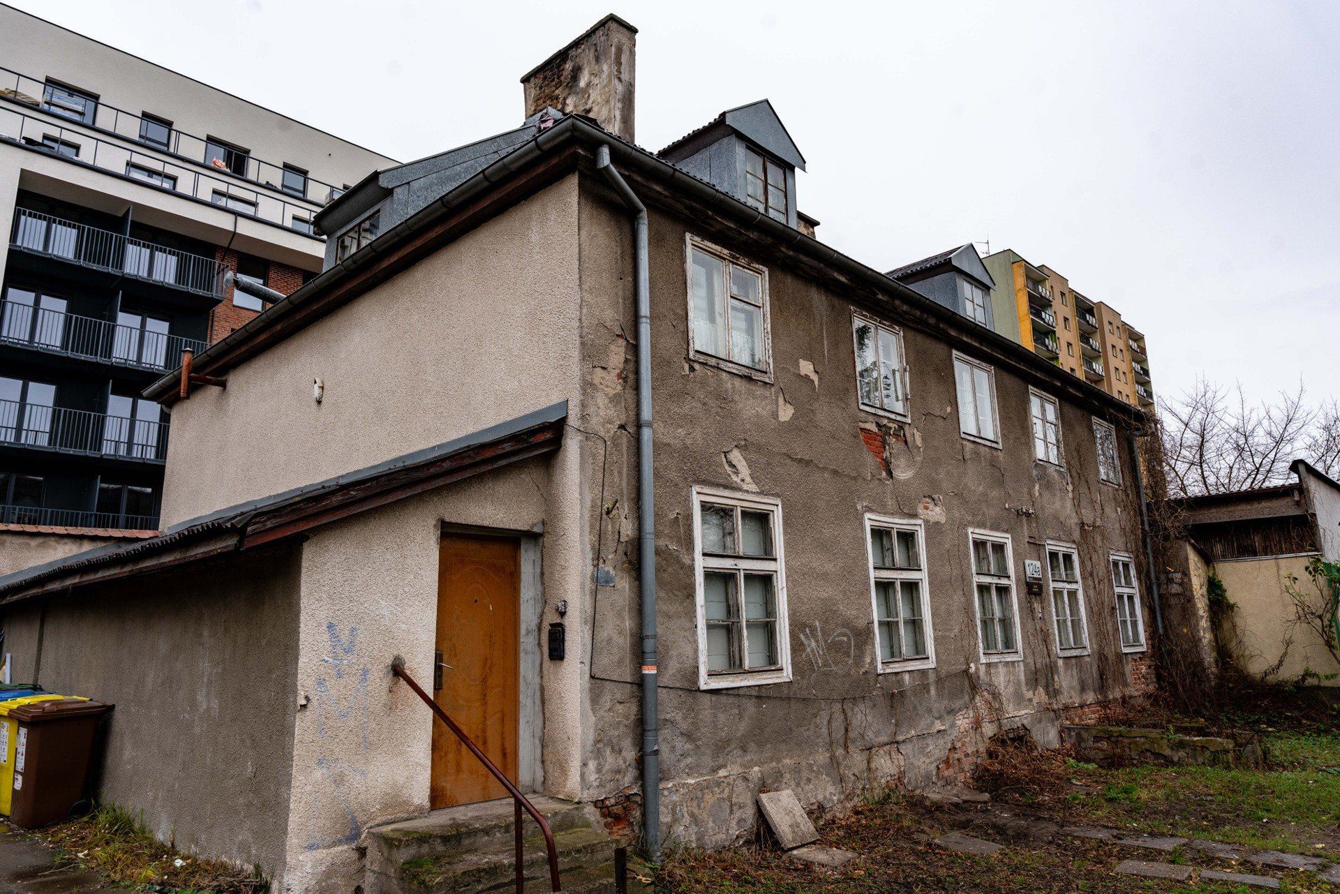 Zniszczony dwór w Gdańsku z XVIII wieku