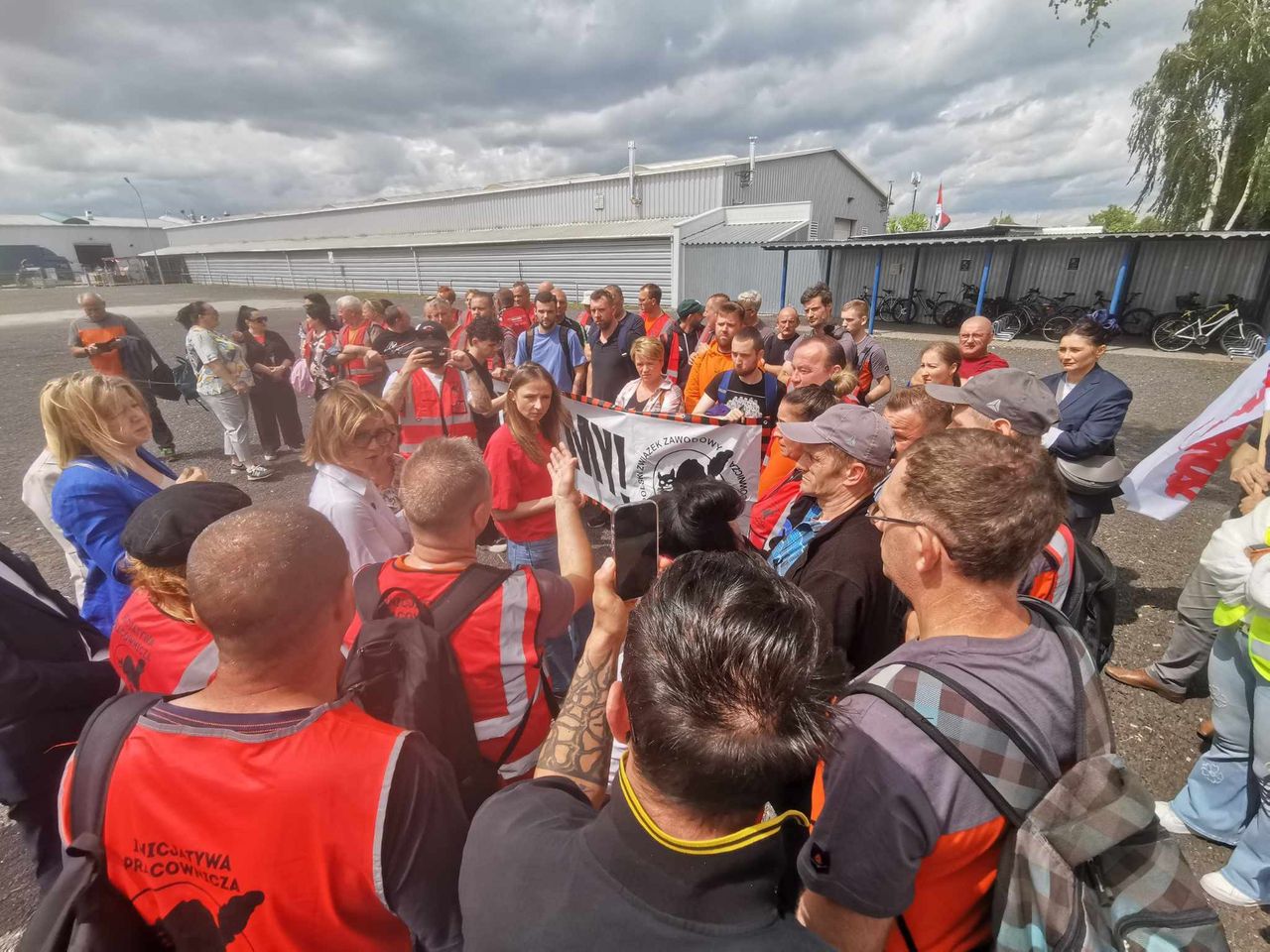 Konflikt narasta. Protestujących pod Gnieznem wesprą górnicy