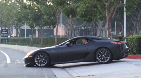 Lexus LFA grasuje w Kalifornii