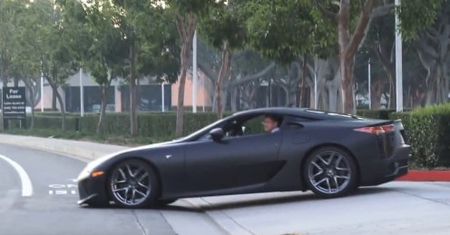 Lexus LFA grasuje w Kalifornii