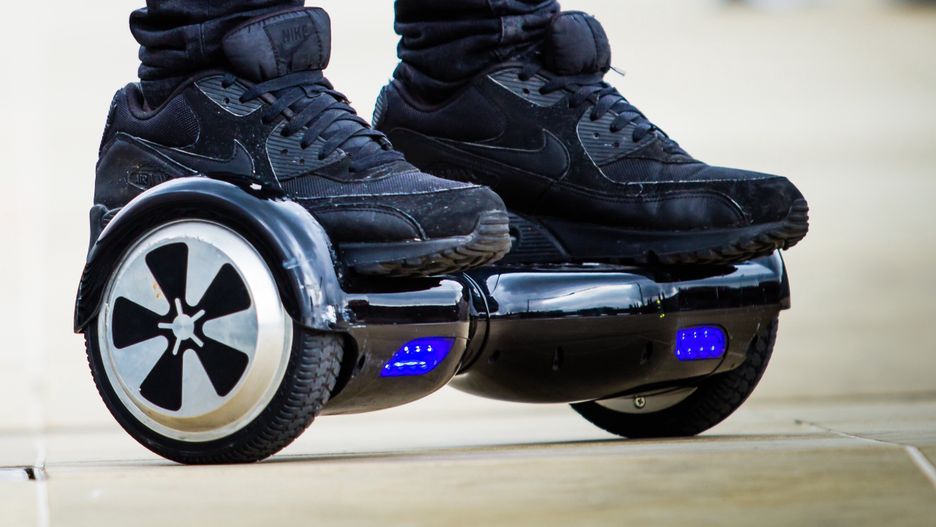 Deskorolka elektryczna to sposób na aktywny wypoczynek na zewnątrz - dla dorosłych i dzieci