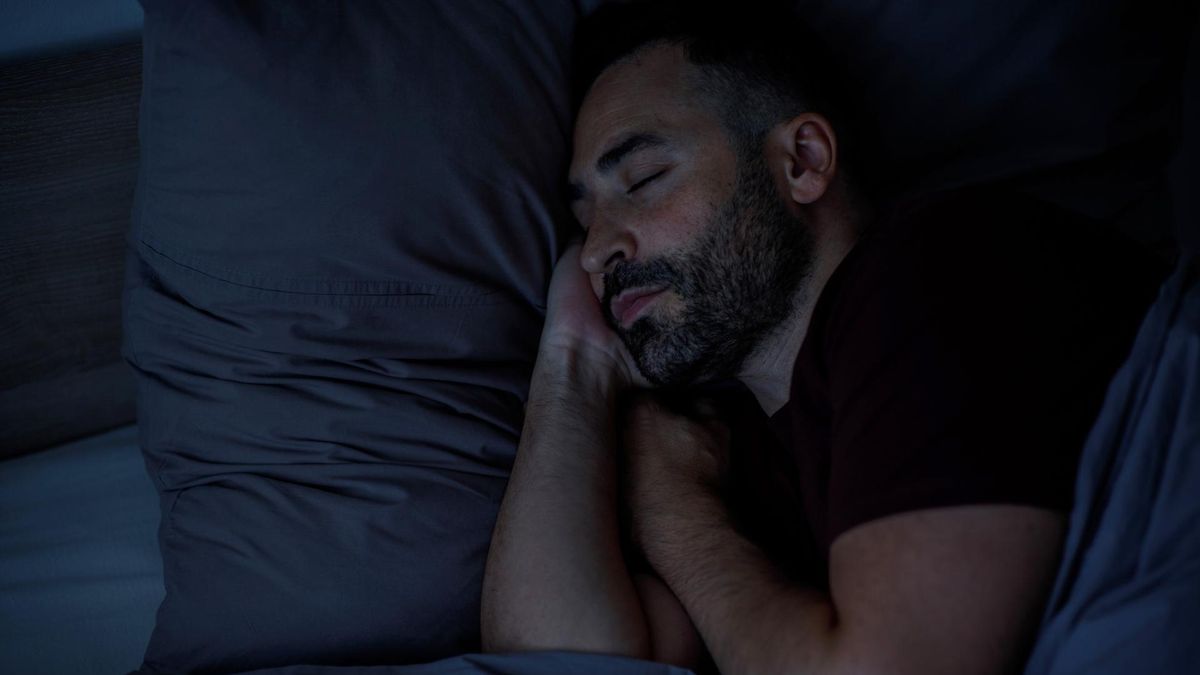 Dlaczego, gdy śpimy, przykrywamy się kocem lub kołdrą?