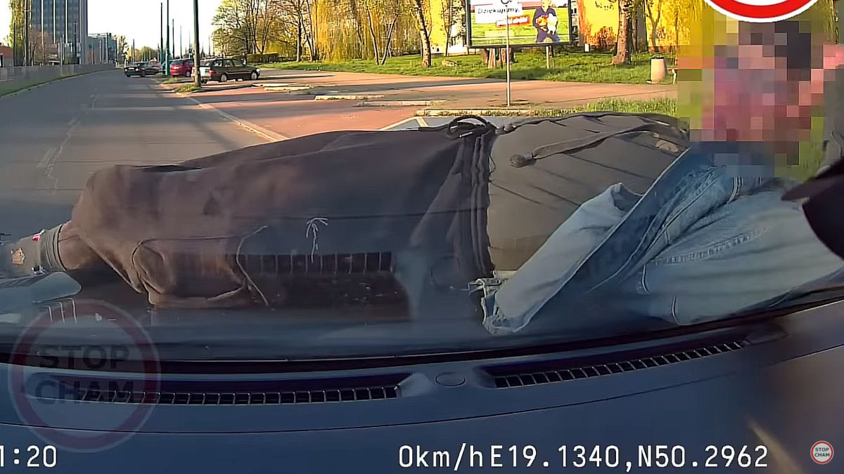 Zatrzymał auto na środku ulicy i położył się na masce