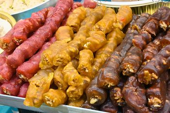 Coraz częściej na straganach. Polacy zaciekawieni wyglądem, chętnie jej próbują