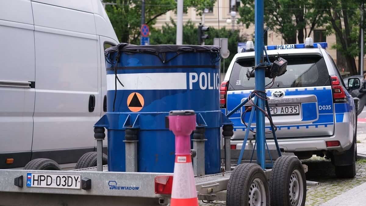 Beczka transportowa policji do przewożenia podejrzanych i niebezpiecznych ładunków