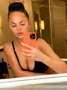 Chrissy Teigen wróciła na Twittera! Modelka wytrzymała 23 dni