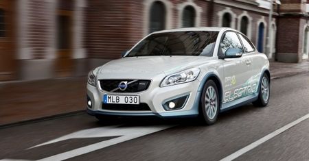Volvo i indukcyjne ładowanie gniazdkowozów