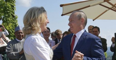 Będzie pracować dla Putina. "Poważnie rozważam przeprowadzkę"