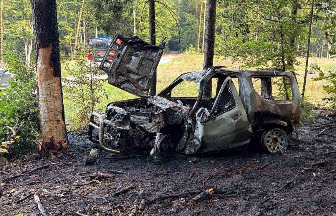 Tragiczny wypadek na Mazurach. Mężczyzna spłonął w aucie
