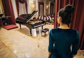 Ciekoty: Wyróżniony w Konkursie Chopinowskim zagra w "Szklanym Domu"