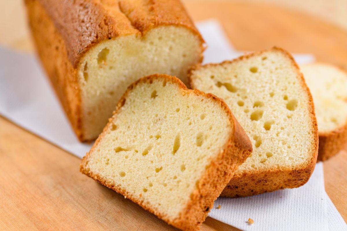 Simple sponge cake recipe: 4 ingredients, 20 minutes to perfection