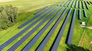 Gliwice: Ruszyła budowa gigantycznej farmy solarnej. "Będzie miała 37 tysięcy metrów kwadratowych powierzchni". Koszt? Prawie pół miliarda