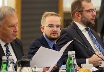 Wiceminister finansów broni zwiększenia wydatków państwa poza regułą wydatkową