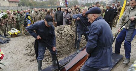 Umierają jeden po drugim. Nie mogła ich nawet pożegnać