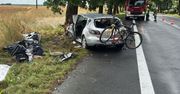 Kierowca mazdy nagle zjechał z drogi i rozbił się na drzewie. Mężczyzna zginął