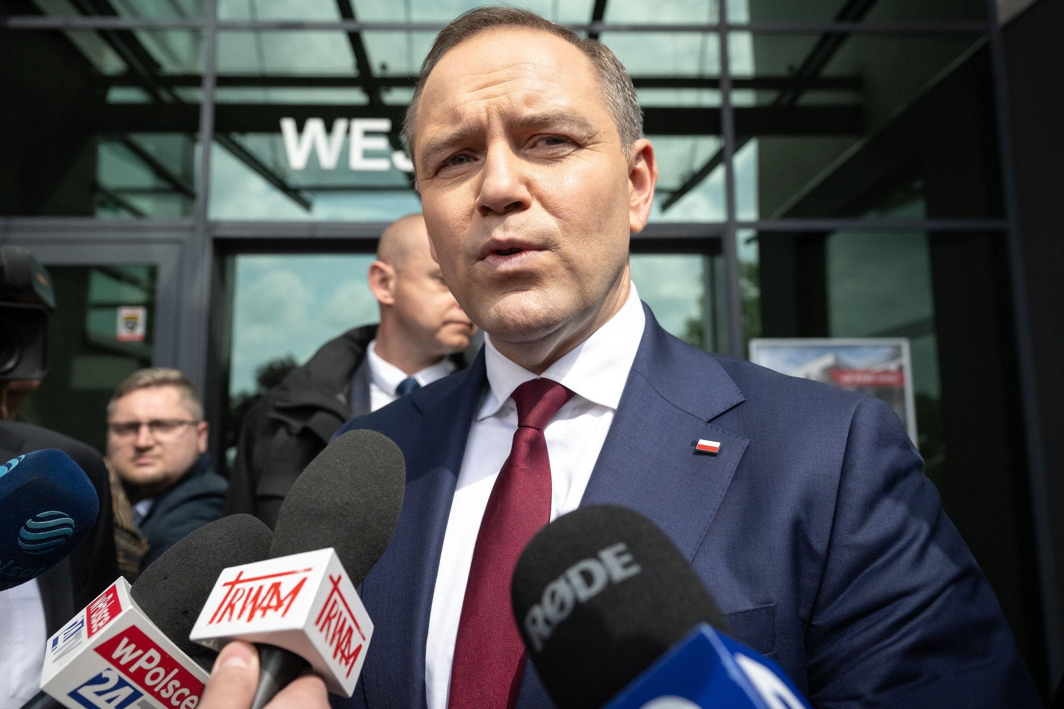 Karol Nawrocki
Tytus �mijewski
deklaracja S�awomira Mentzena, drug� tur�, II tura, kandydat na Prezydencta RP, osiem punkt�w, podpisanie, polityk, polityka, postulaty programowe, prezydenta rp, przed II tu� wybor�w prezydenckich, rozmowy, spotkanie, wizyta, wybory prezydenckie, wybory;prezydenckie, ewentualne udzielenie poparcia jednenu z dw�ch kandydat�w
