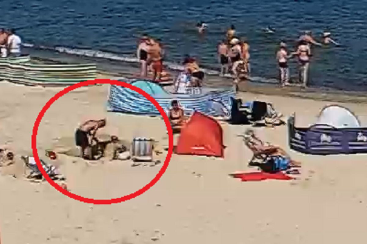 Kamera uchwyciła go na plaży w Sarbinowie. Lepiej tak nie rób