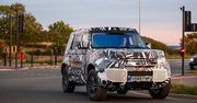 Land Rover Defender na szpiegowskich zdjęciach: przyszły rywal klasy G złapany na drodze