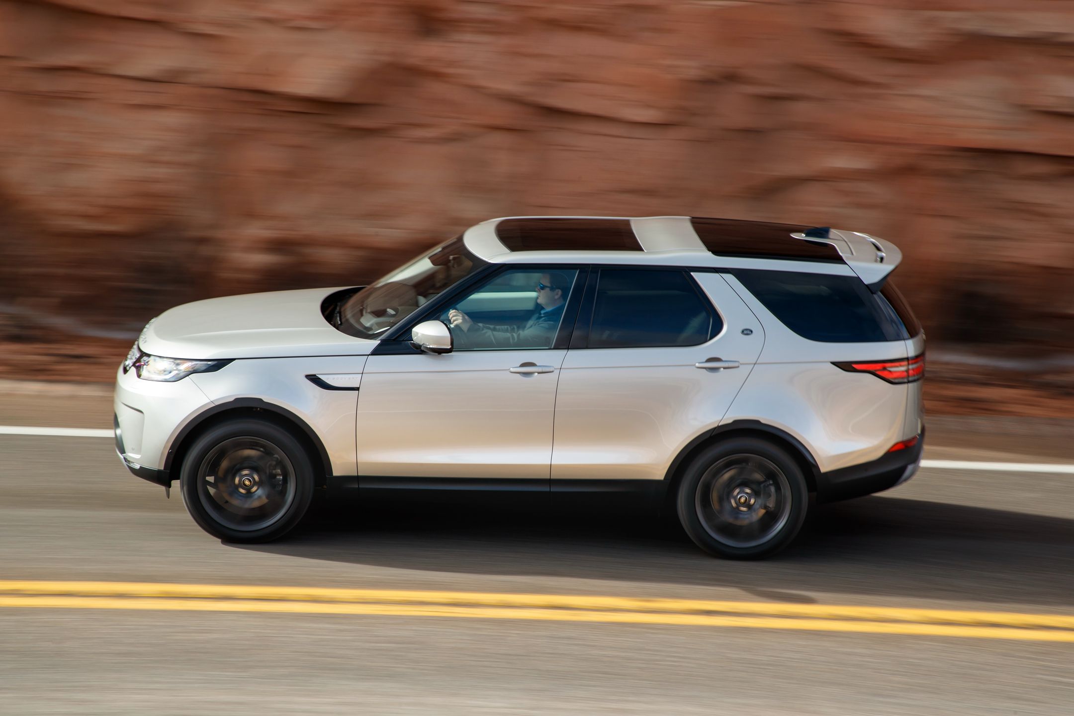 Land Rover Discovery 6