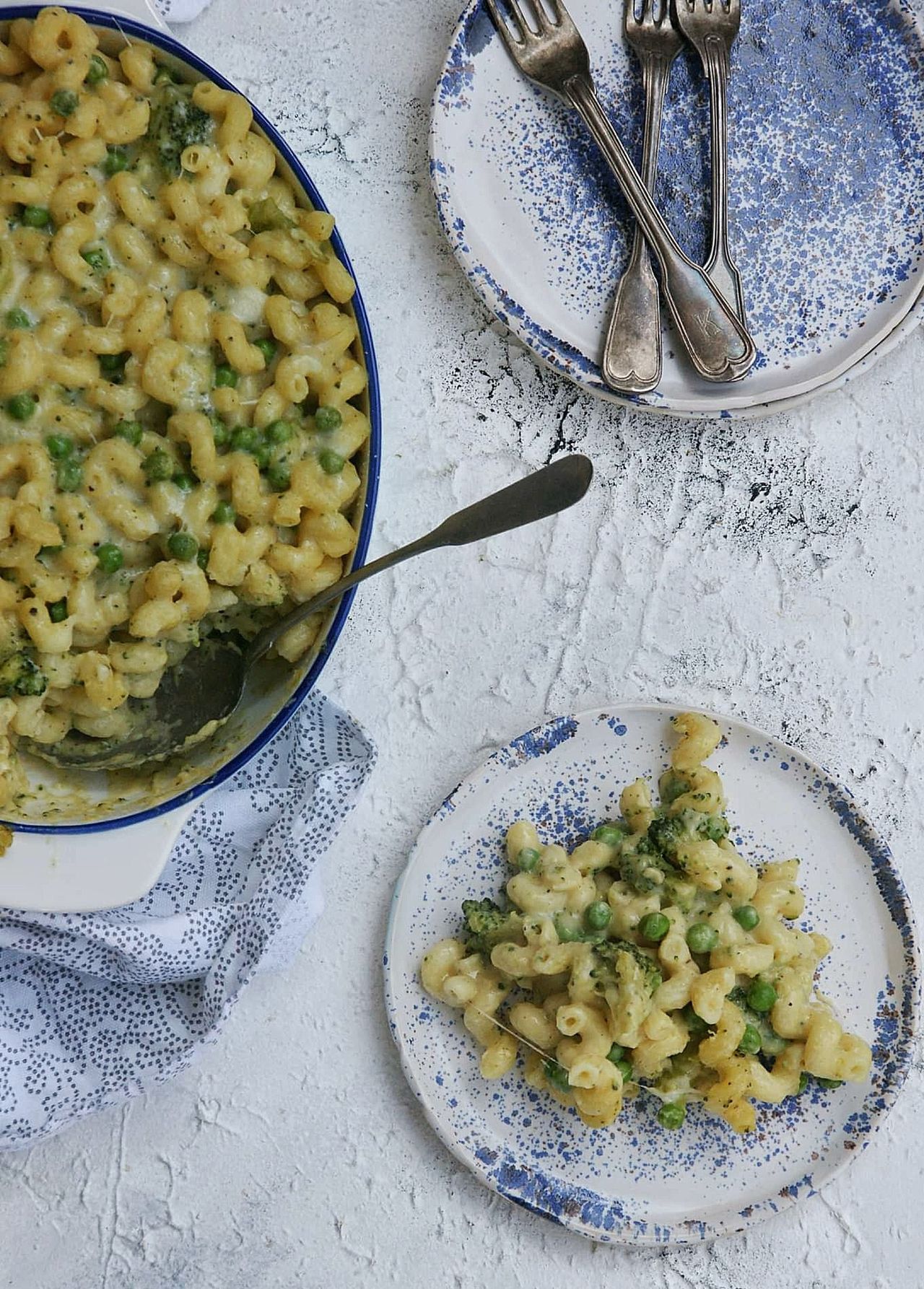 Makaron mac&cheese z groszkiem i brokułem