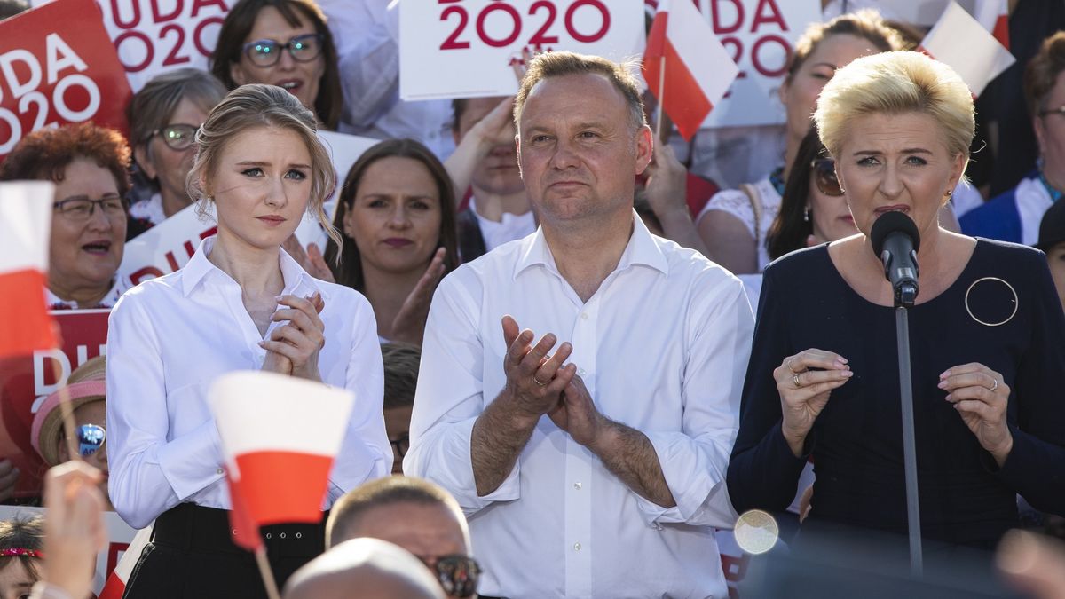 Andrzej Duda mimo niepewnych wyników exit poll dawał do zrozumienia, że czuje się pewny wygranej