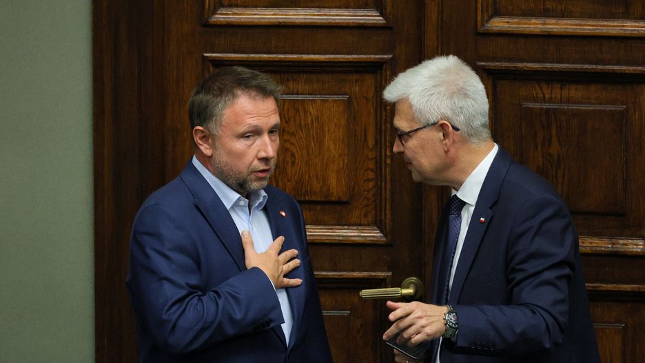 Marcin Kierwi�ski, Ireneusz Zyska
Warszawa, 10.10.2024. Minister - cz�onek Rady Ministr�w, pe�nomocnik rz�du ds. odbudowy po powodzi Marcin Kierwi�ski (L) oraz pose� PiS Ireneusz Zyska (P) na sali plenarnej Sejmu w Warszawie, 10 bm. Sejm zajmie si� m.in. projektem ustawy bud�etowej na 2025 r., a tak�e projektem ustawy o szczeg�lnych rozwi�zaniach s�u��cych realizacji ustawy bud�etowej. (jm) PAP/Pawe� Supernak
Pawe� Supernak
obrad, obrady, plenarna, polityk polityka, posiedzenie, posiedze�, sala, Sejm, Sejmu