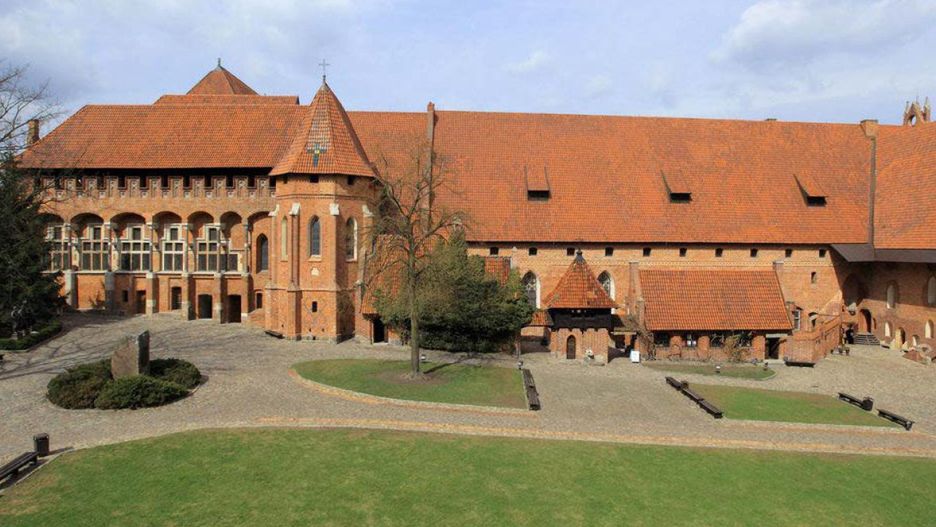 Burmistrz miasta przekonuje, że parkowanie może kosztować kilka zł, a nie ponad 50