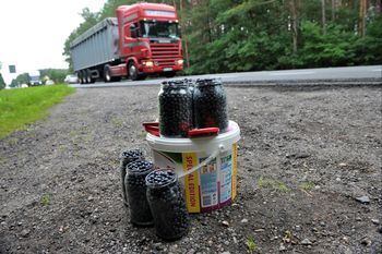 Przekręty na jagodach. Oto jak sprzedawcy kantują na słoikach