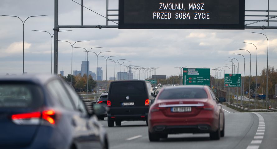 "Zwolnij, masz przed sobą życie" – radzi w nowej akcji społecznej naTemat