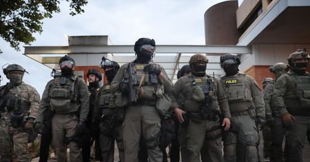 Mówi "nie" Trumpowi. Blokuje wysłanie wojsk do Portland
