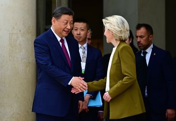 Narasta spór UE z Chinami. Von der Leyen oskarża Pekin o zalew tanich towarów