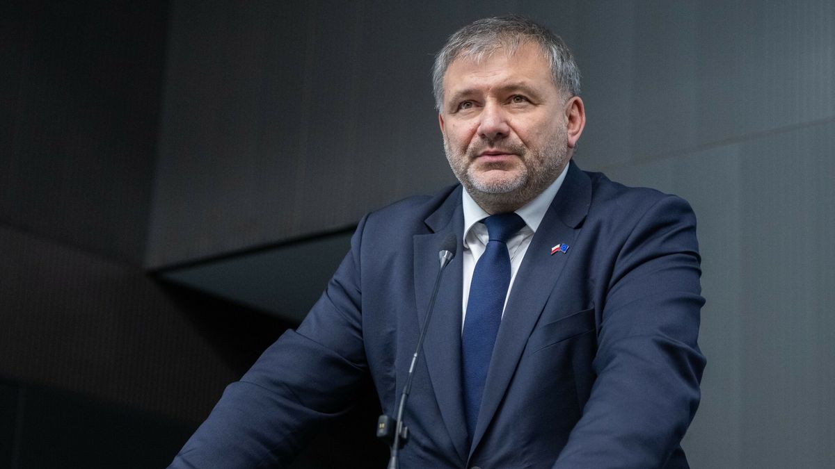 Minister ?urek w nowym S?dzie Apelacyjnym w Poznaniu
Fot. Lukasz Gdak/East News, 13.11.2025. Uroczyste otwarcie nowej siedziby Sadu Apelacyjnego przy ul. Hejmowskiego w Poznaniu, z udzialem ministra sprawiedliwosci Waldemara Zurka (n/z).
Lukasz Gdak