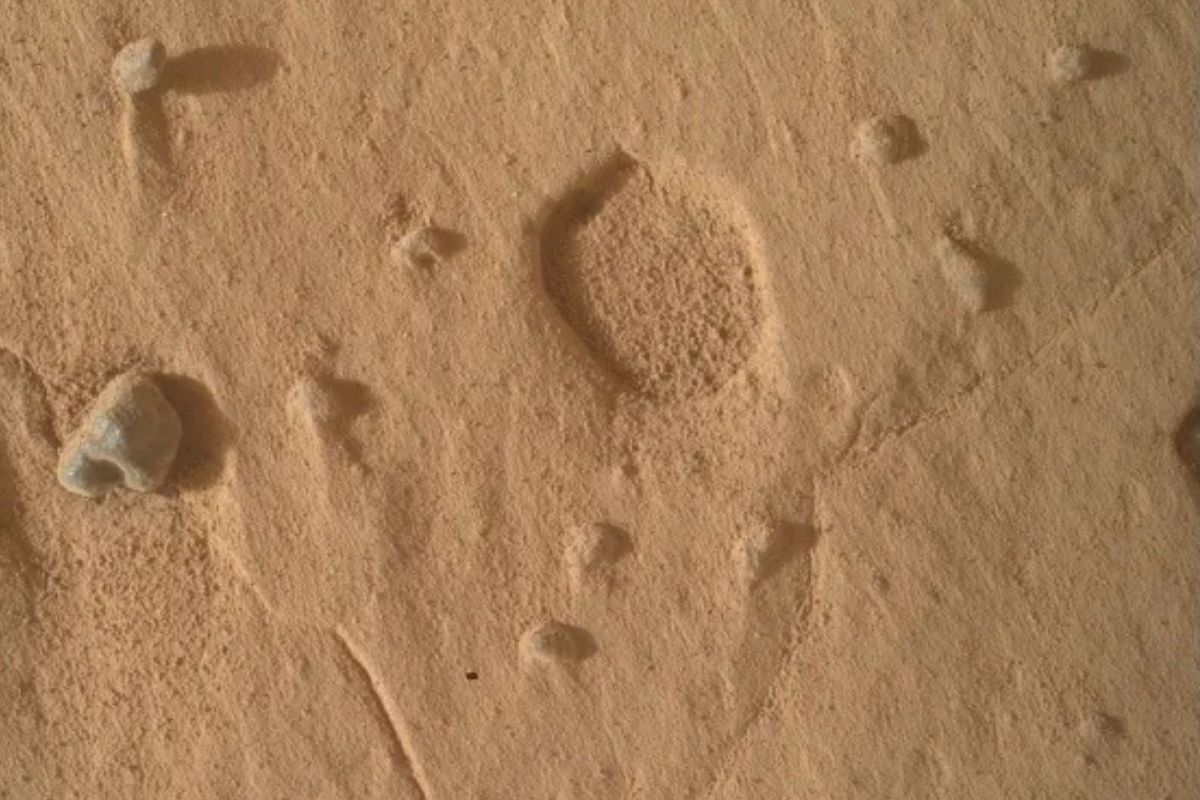 Mysterious Martian Tracks Baffle Scientists - News Directory 3