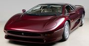 Szukasz ładnego Jaguara XJ220? Ten jest jak nowy