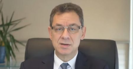 Koronawirus. Szef Pfizera mówi, kiedy wrócimy do "normalnego życia"