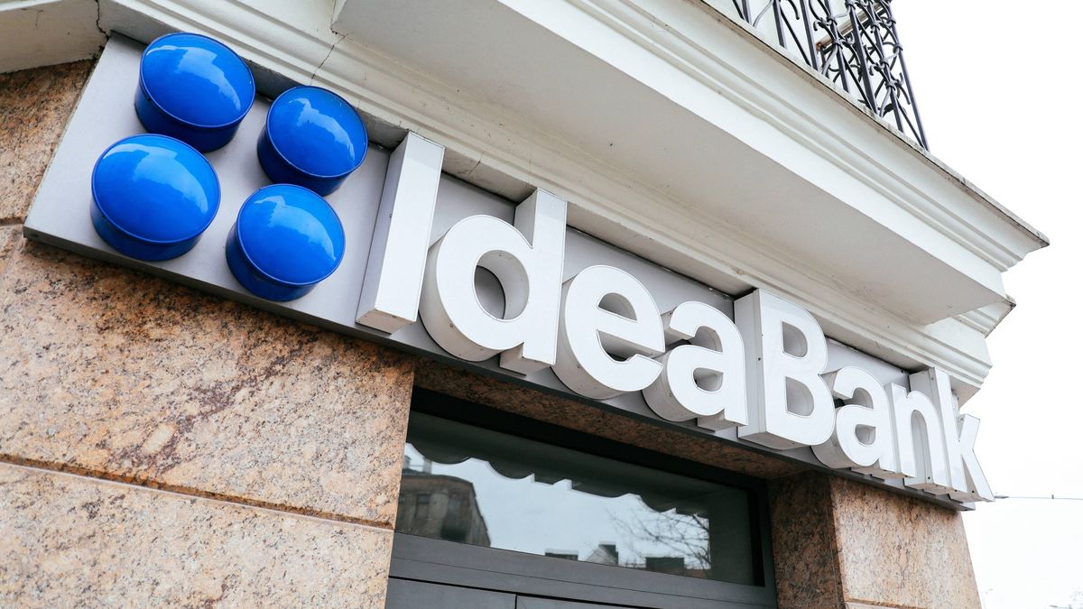 Po 1 stycznia 2021 r. takich szyldów już nie spotkamy. Leszek Czarnecki zapowiedział walkę o swój bank