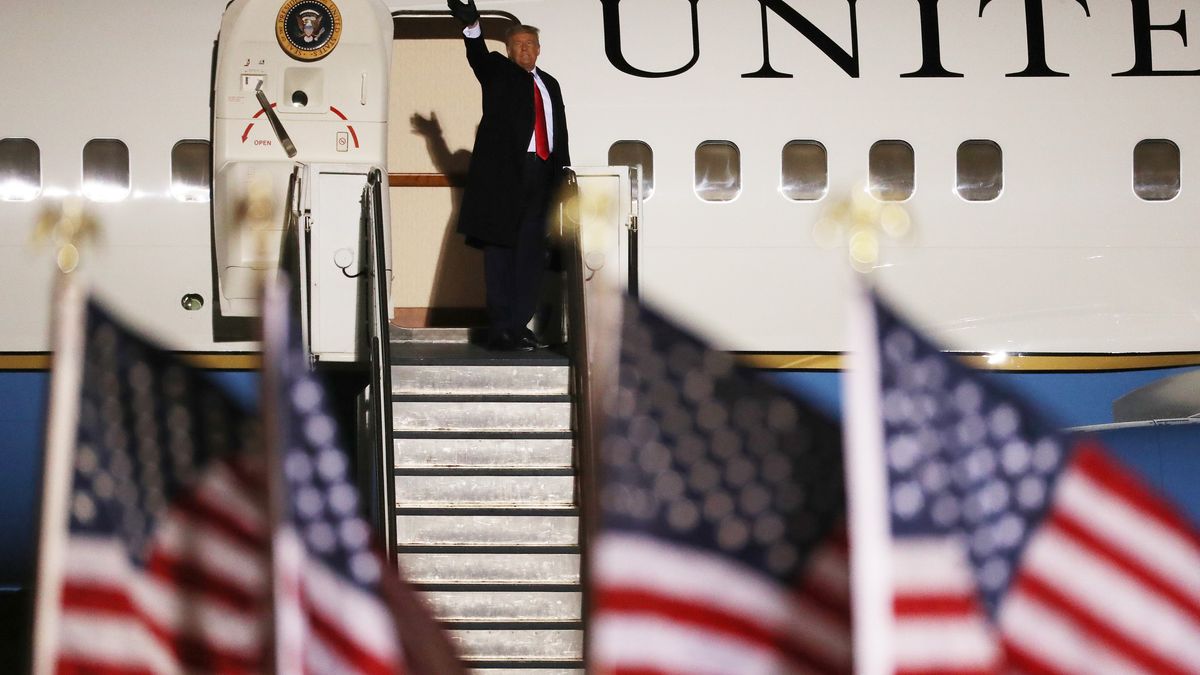 ROCHESTER, MINNESOTA - OCTOBER 30: U.S. President Donald Trump waves from the steps of Air Force one after delivering a brief speech to supporters during a campaign rally at Rochester International Airport October 30, 2020 in Rochester, Minnesota. With Election Day only four days away, Trump is campaigning in Minnesota despite the recent surge in coronavirus cases in the state. State infectious disease director Kris Ehresmann said, "COVID is in our communities and all around the state. So getting together with even a relatively small group of people from outside your household is riskier than it was a month ago."  (Photo by Chip Somodevilla/Getty Images)