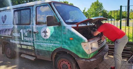 „Lublinek wyzionął ducha”. Bractwo Miłosierdzia im. św. Brata Alberta – szuka nowego auta, żeby pomagać