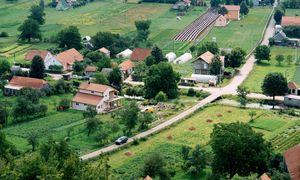 Przeprowadzasz się na wieś? Uważaj na "zakaz narzekania". Są projekty rządu i prezydenta