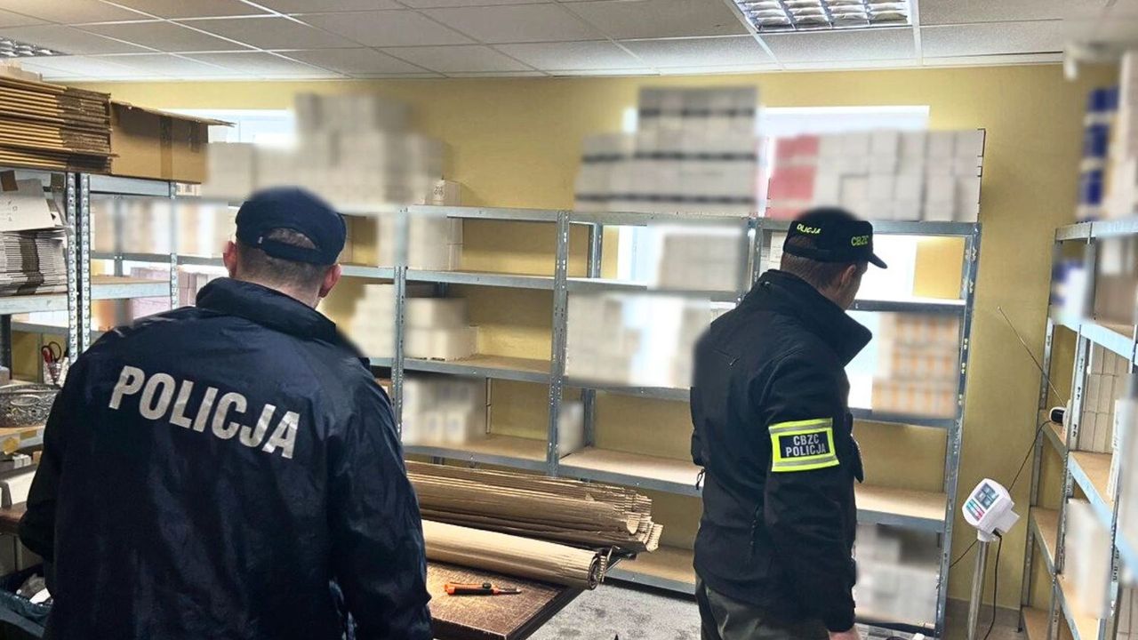 Służby weszły do magazynu. Odkrycie pogrążyło właściciela