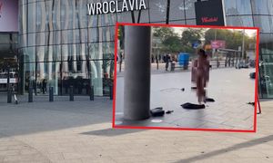 Paradowała nago pod galerią we Wrocławiu. "A po co mi ciuchy?"