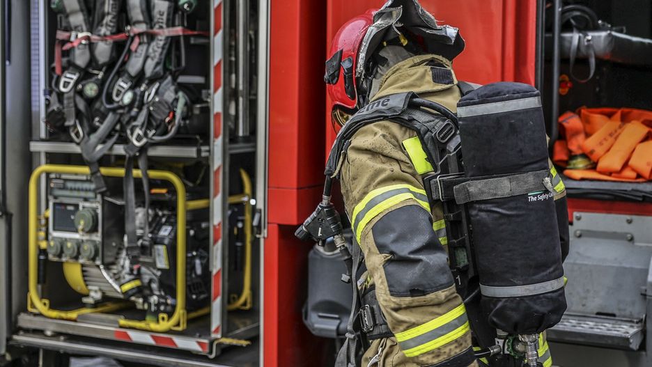 Lębork. Materac zapalił się od niedopałka. 19 osób ewakuowanych