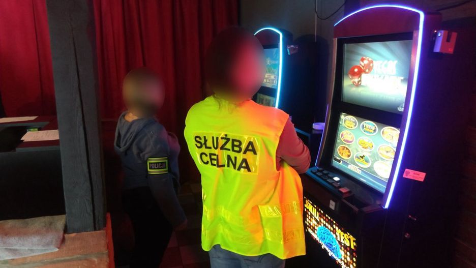 Świętochłowice. Policjanci przejęli trzy automaty do gier.