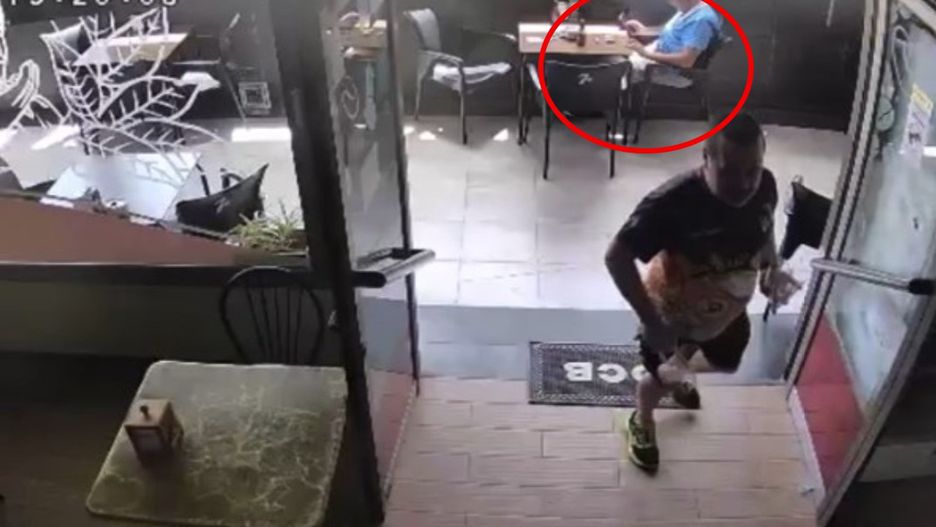 Mężczyzna w barze może mówić o niesłychanym wręcz szczęściu